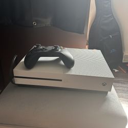 Xbox One With Controller 