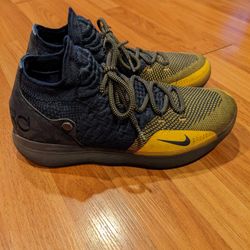 Nike Zoom KD11 College Navy University Gold Size 9.5 Men for Sale in Tracy CA OfferUp