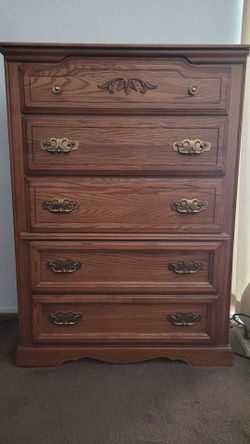 Vintage Broyhill Solid Wood 5-Drawer Dresser - Honey Oak