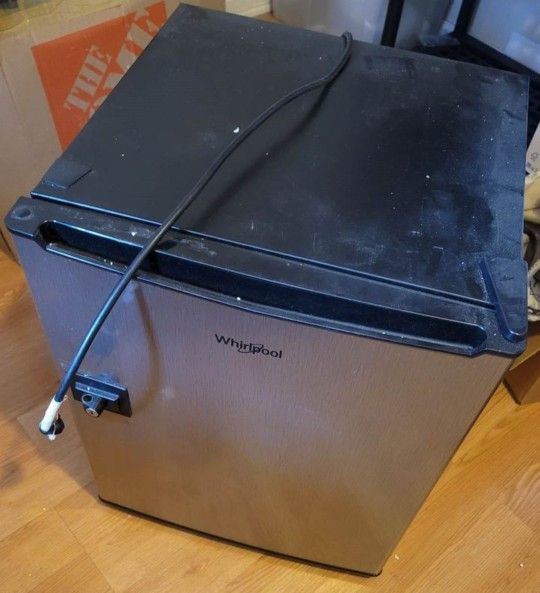 Whirlpool 2.7 cu ft Mini
Refrigerator - Stainless
Steel FREE DELIVERY