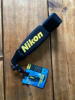 New Nikon 5450 Marine Floating Strap Neoprene Vintage NOS Black Blue Yellow obo