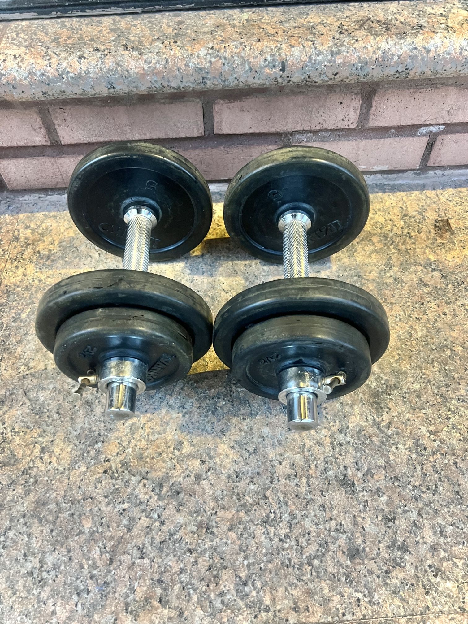 30 Pounds Dumbells…Rubber Bumper Weight Plates ..Chrome Dumbbell Bars..I’m Located In Bayside Queens 