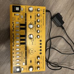 Behringer TD-3 Analog Bass Line Synthesizer 