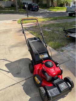 Self propelled lawnmower