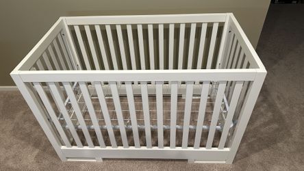 Baby Appleseed Crib: Karla Dubois Copenhagen Pure White