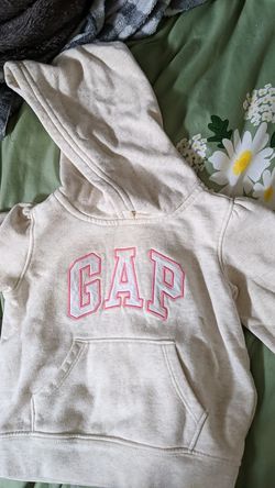 Gap sweater