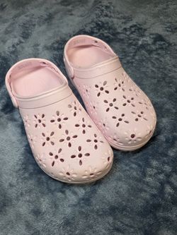Crocs Classic Clog Pink Floral Cutout Men's 8 / Women's 10