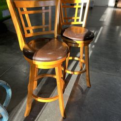 2 Bar stools