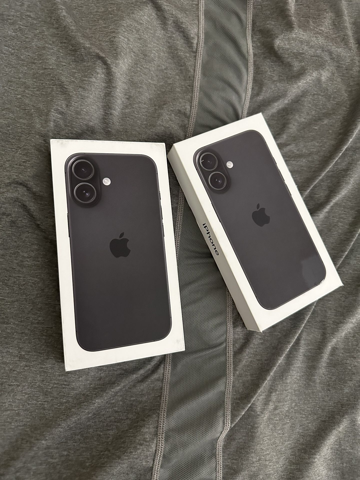 Apple iPhone 16 Black Unlocked $880 Each I Can Come To You Deliver