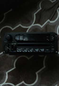 Dodge Chrysler Jeep Radio CD Player P05091556AF Daimler Car Stereo Head Unit