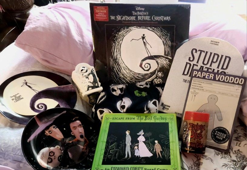 New Nightmare Before Christmas Zoetrope Albums, Collectables, & More. Bundle