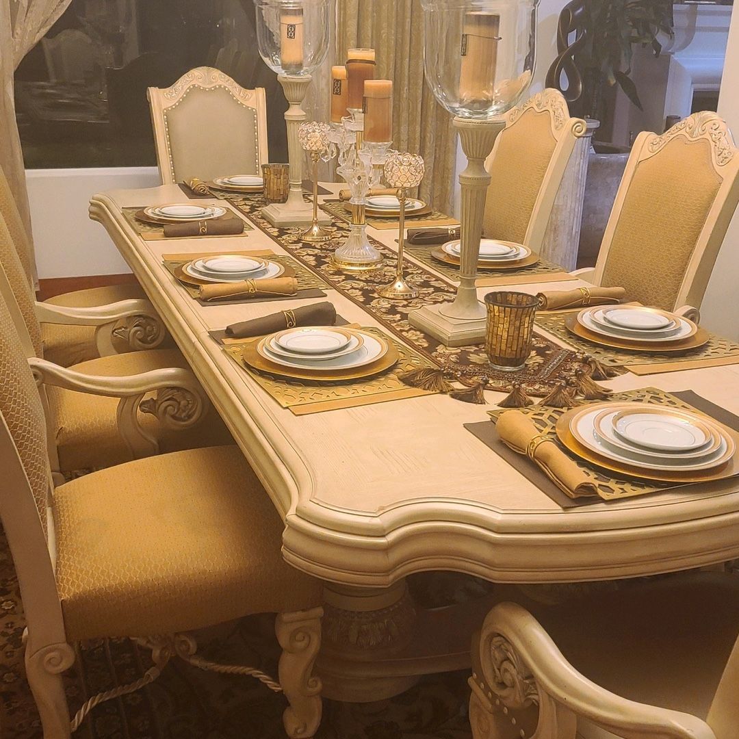 Normal Chula Formal Dinning Table AND Hutch/Buffet for Sale in Chula Vista, CA - OfferUp