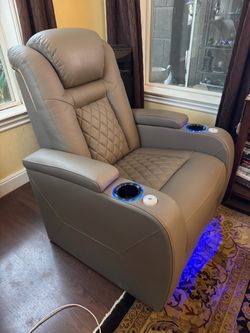 Recliner in excellent condition $250 firm