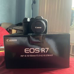 Canon EOS R7 (18-150 Kit) SLIGHTLY USED