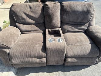 Free / Gratis Recliner Couch