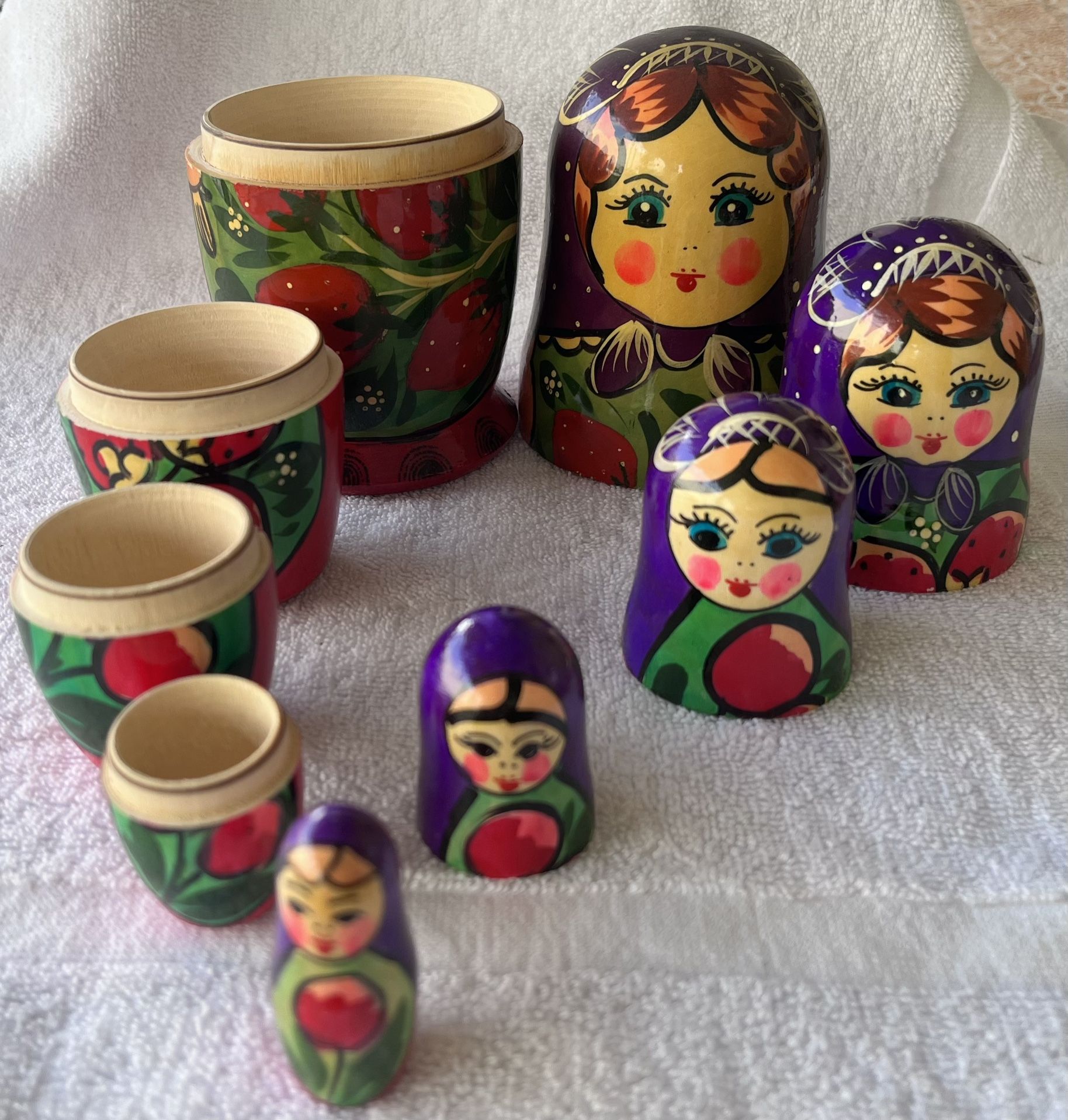 Matryoshka Russian Nesting dolls (9 Pieces)