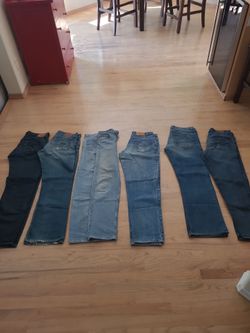 Men's Levi's (4) plus two others - Six total