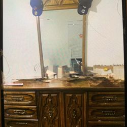 Dresser With Mirror