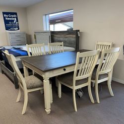 BOLANBURG ANTIQUE WHITE-OAK DINING ROOM SET
7-Piece (Table+6 Side Chairs)