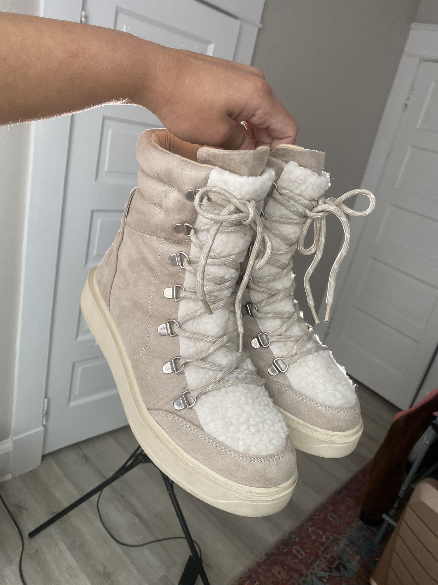 Snow Boots Size 9