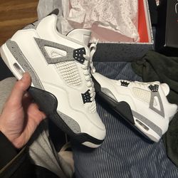 White cement 4s Size 11.5 for more pics feel free to message!