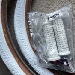 GT BMX White&Gum Tires/Grips 