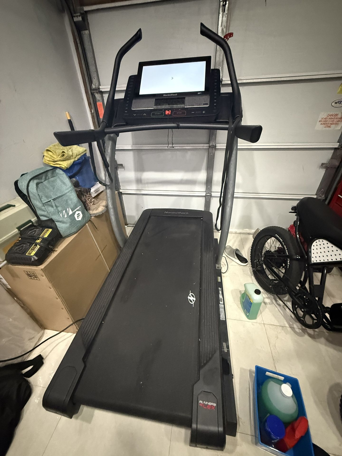 Treadmill commercial x22i