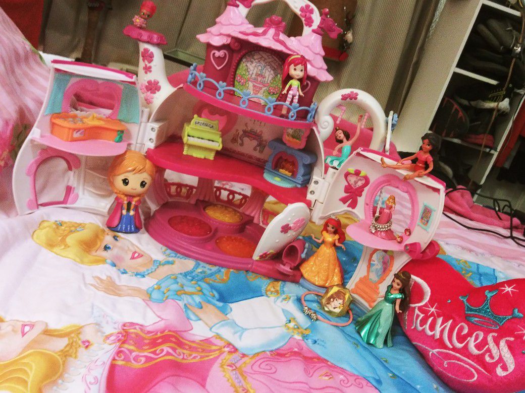 Princess Tea Party House, Mini dolls Jewelry and more for your lil' Princess.