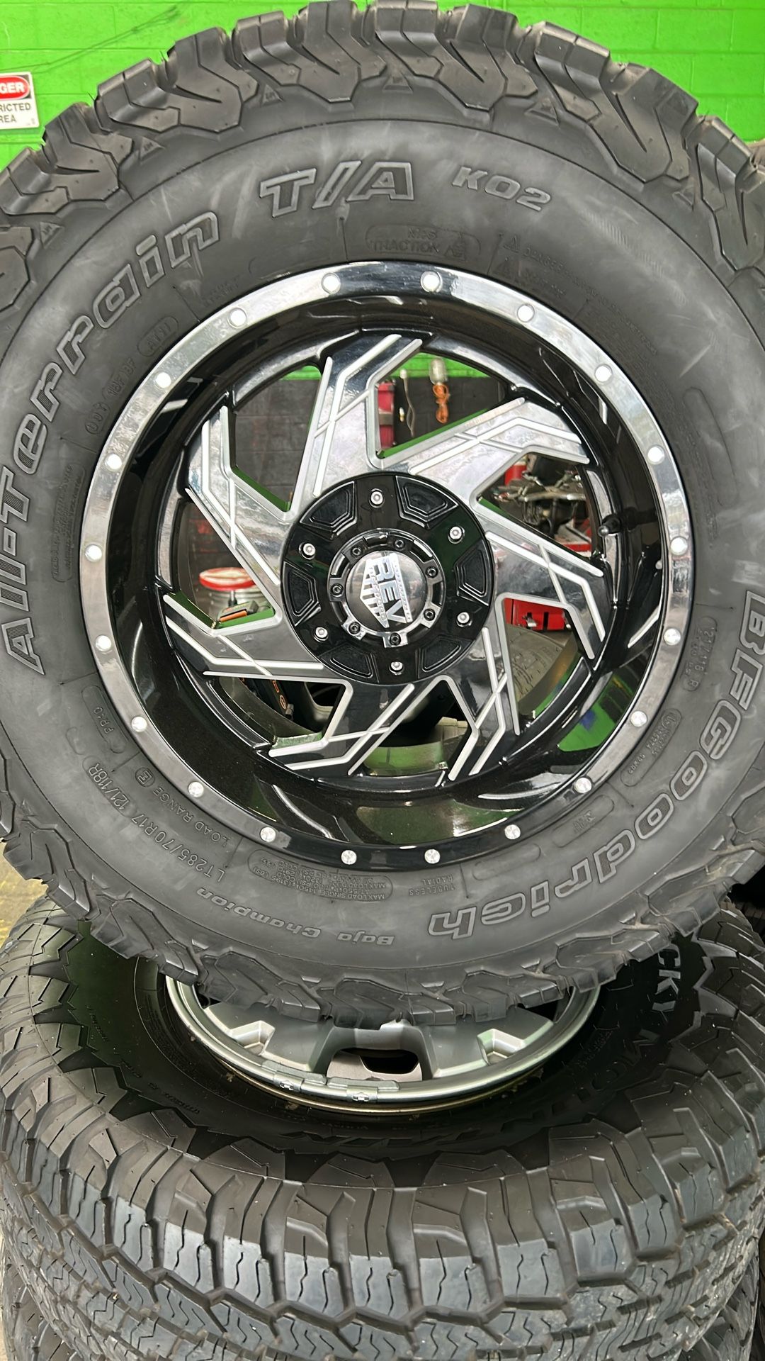 Rines 17x9 6x139.7 6 X5.5 Llantas 285 70 17 BFGOODRICH