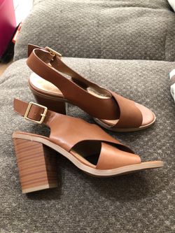 Soda sandals with heel