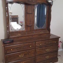 Bedroom furniture -- 3 piece queen set
