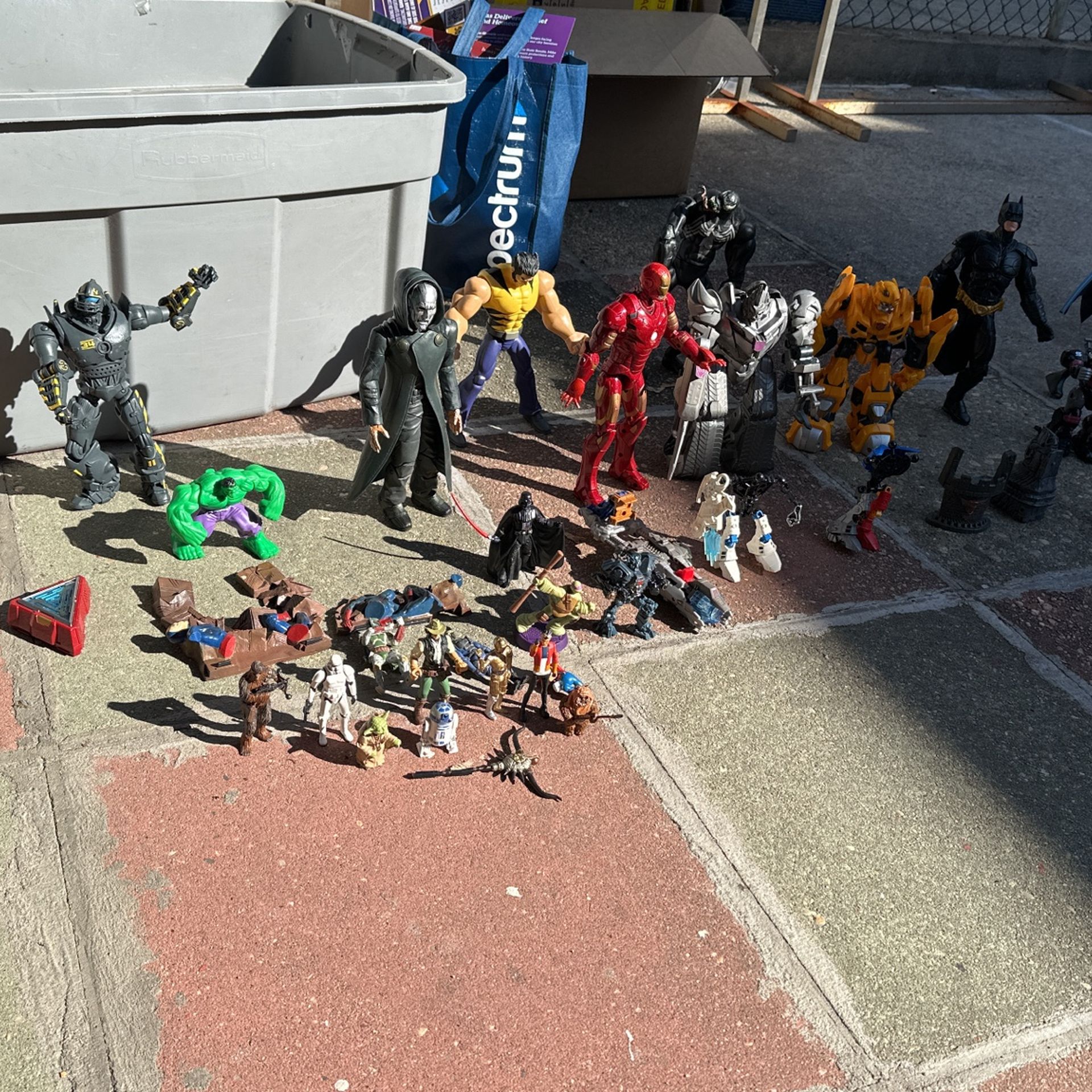 I Am Selling DC COMIC AND MARVEL FIGURINES