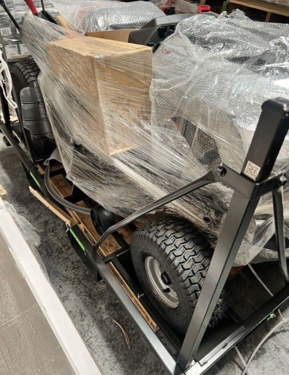 Murray MT100 42 in. 13.5 HP 500cc E1350 Series Briggs and Stratton Engine 6-Speed Manual Gas Riding Lawn Tractor Mower