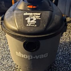 SHOPVAC 5 GALLONS GREAT CONDITION  $45