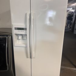 Whirlpool White 33” Wide Clean Working Good 