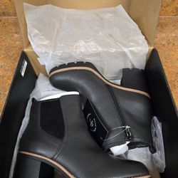Madalynn Gore Block Heel Bootie Size 7 