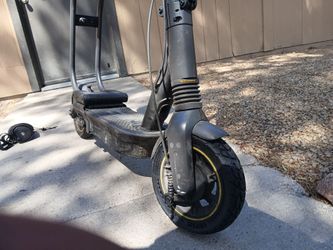 Ninebot MAX G2 KickScooter