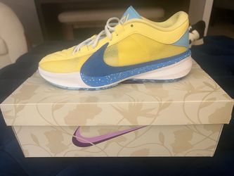 Nike- Giannis Zoom Freak 5 (Size 10.5 Men’s)