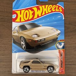Brand New Unopened Gold 1983 Porsche 928S Hot Wheels Diecast Collectible Car