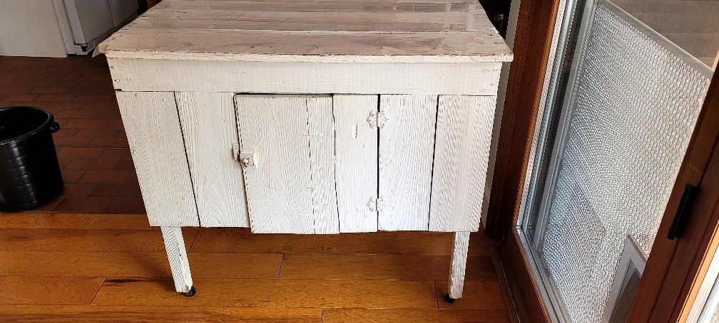 Farmhouse Antique Wheeled Cart