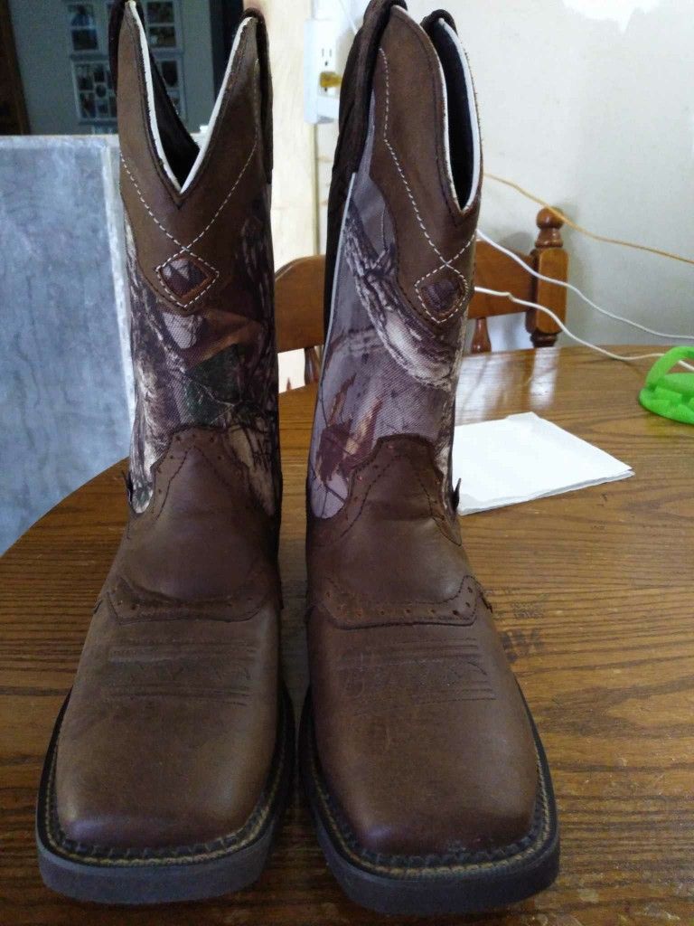 Women's boots Size 11 