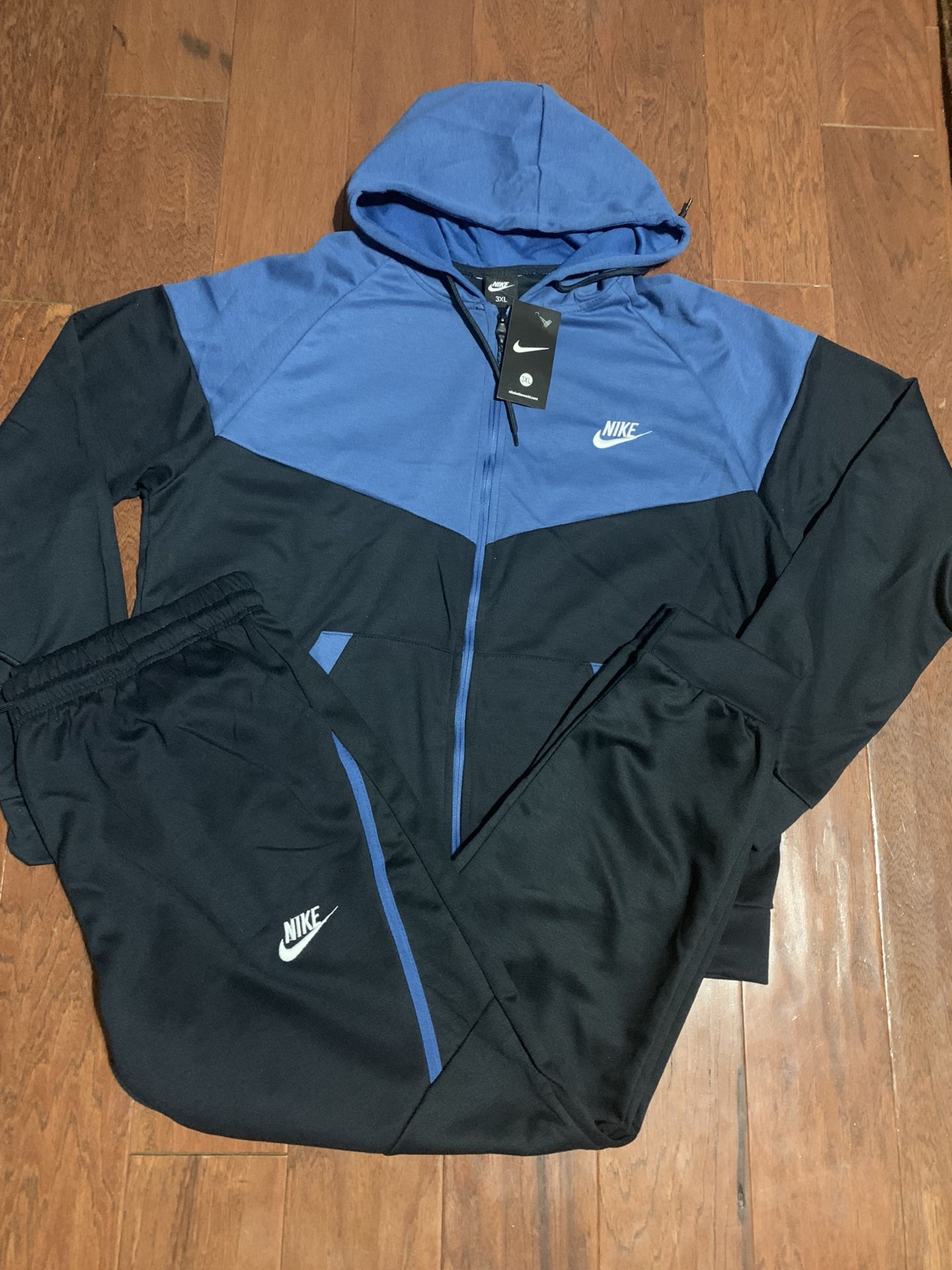 Nike Tracksuit (L)