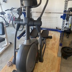 ProForm 710E Elliptical, barely used ( location Camino al Norte and tropical ) 