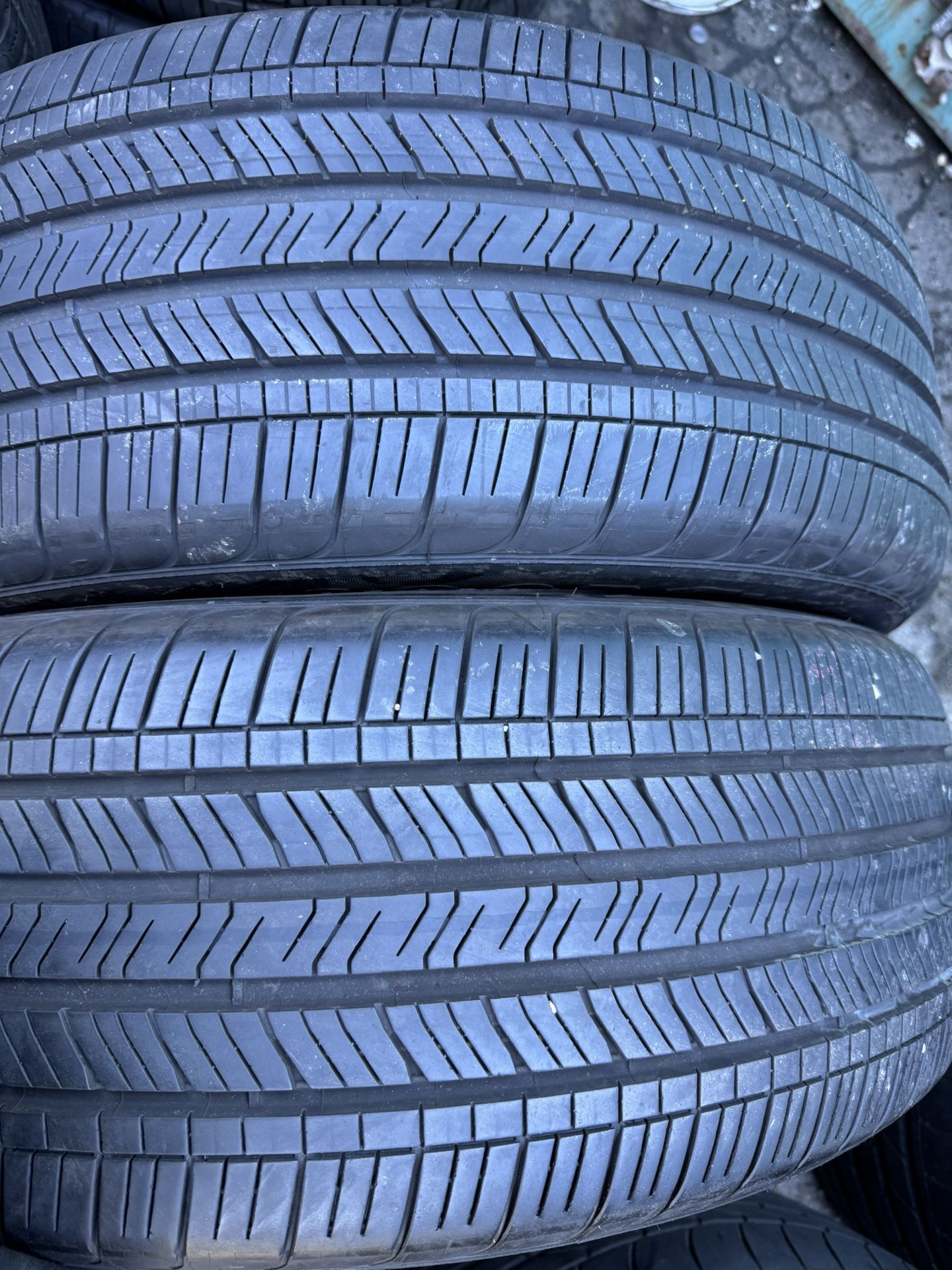 (2) 255/55R20 PAIR OF USED TIRES GOOD YEAR 80% LIFE !!