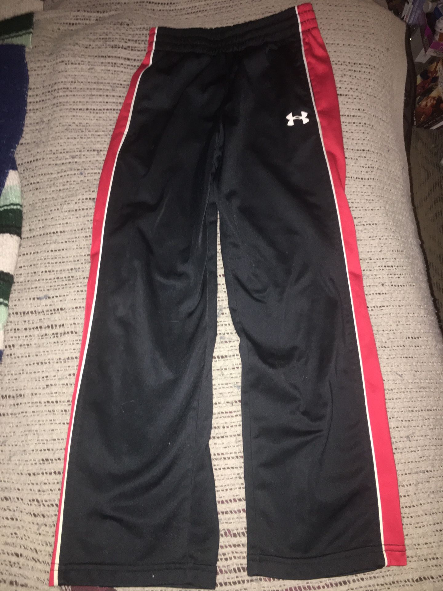 Lnew Kids under armor pants only $10 firm