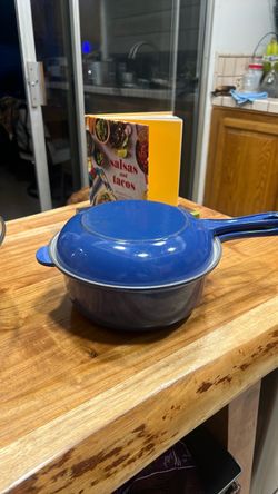 Le creuset pot and skillet 22