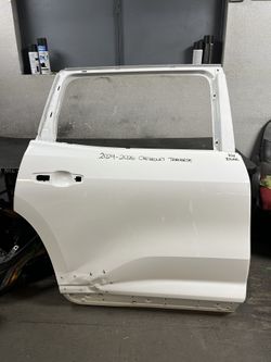 2024-2025-2026 CHEVROLET TRAVERSE RIGHT REAR DOOR OEM USED