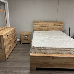 Queen Size Bedroom Set. 🚚WE DELIVER🚚