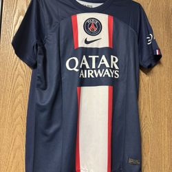 New With Tags Men’s Messi PSG Jersey Size Small