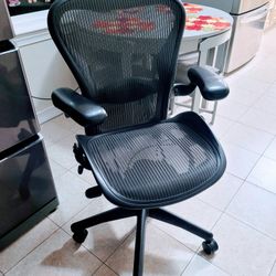 Herman Miller Aeron Size B Chair With Dark Fully Loaded Very Clean, Very Good Condition.